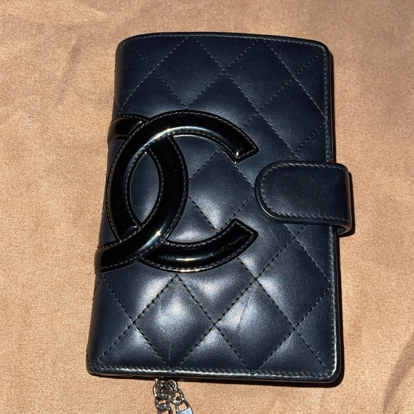 Chanel preloved cambon French wallet in great condition has authentic sticker. - Picture 4 of 14
